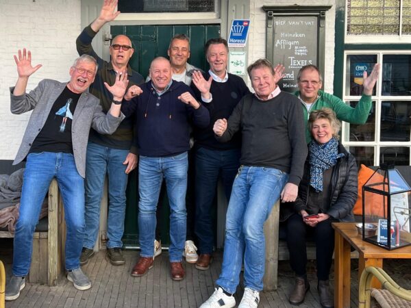 OSSS-leden samen voor ’t Ouwe Vat in Sneek
